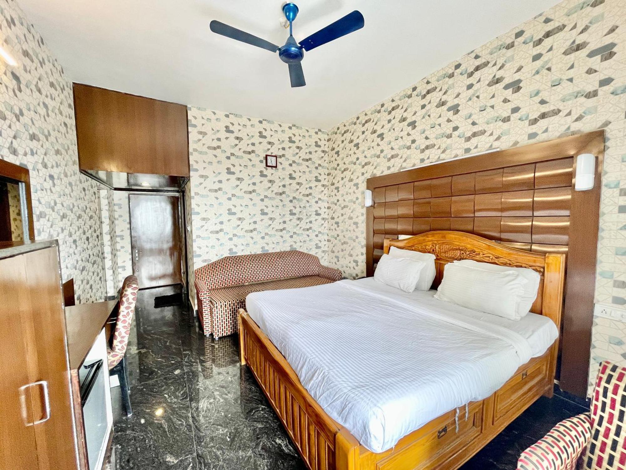 Hotel V-I Near Sea , Puri Private-Park -Gym-Spa Fully-Airconditioned-Hotel Lift-And-Parking-Facilities Breakfast-Included Екстериор снимка
