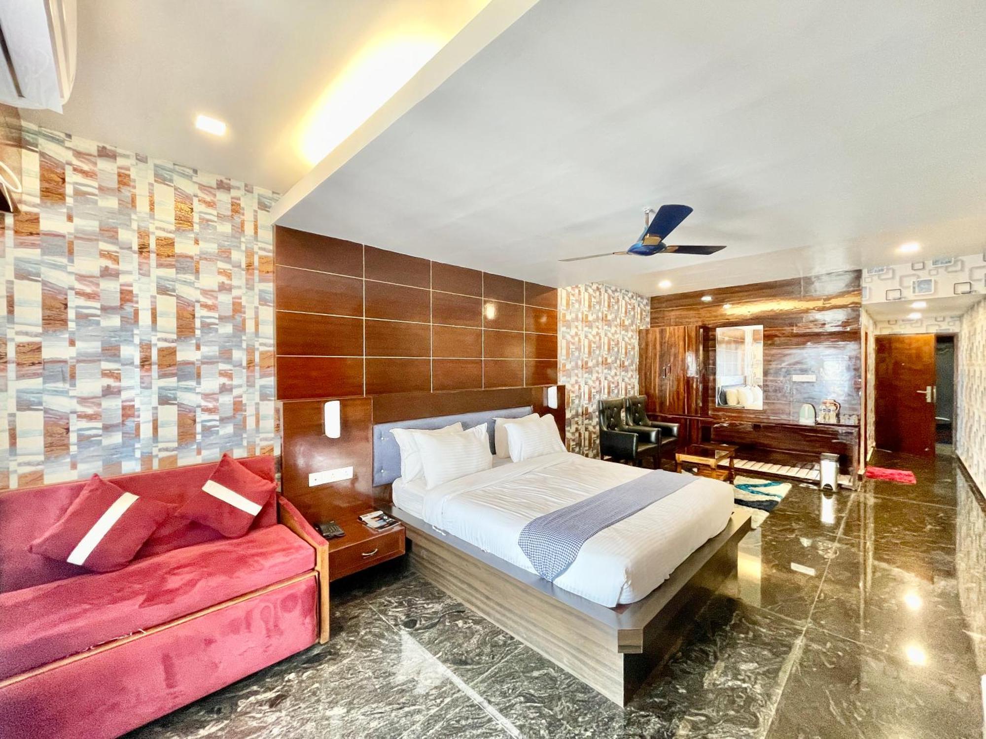 Hotel V-I Near Sea , Puri Private-Park -Gym-Spa Fully-Airconditioned-Hotel Lift-And-Parking-Facilities Breakfast-Included Екстериор снимка
