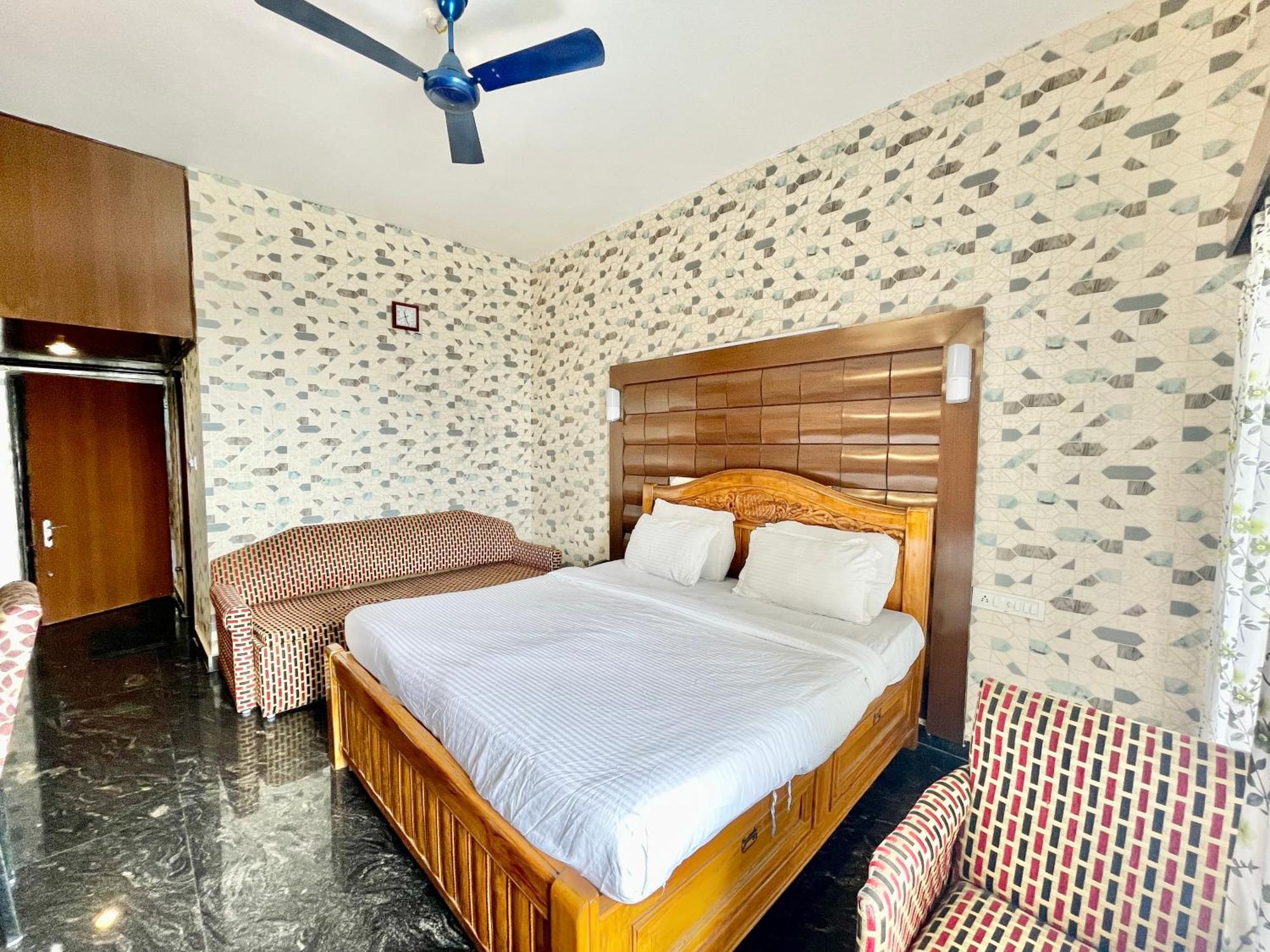 Hotel V-I Near Sea , Puri Private-Park -Gym-Spa Fully-Airconditioned-Hotel Lift-And-Parking-Facilities Breakfast-Included Екстериор снимка