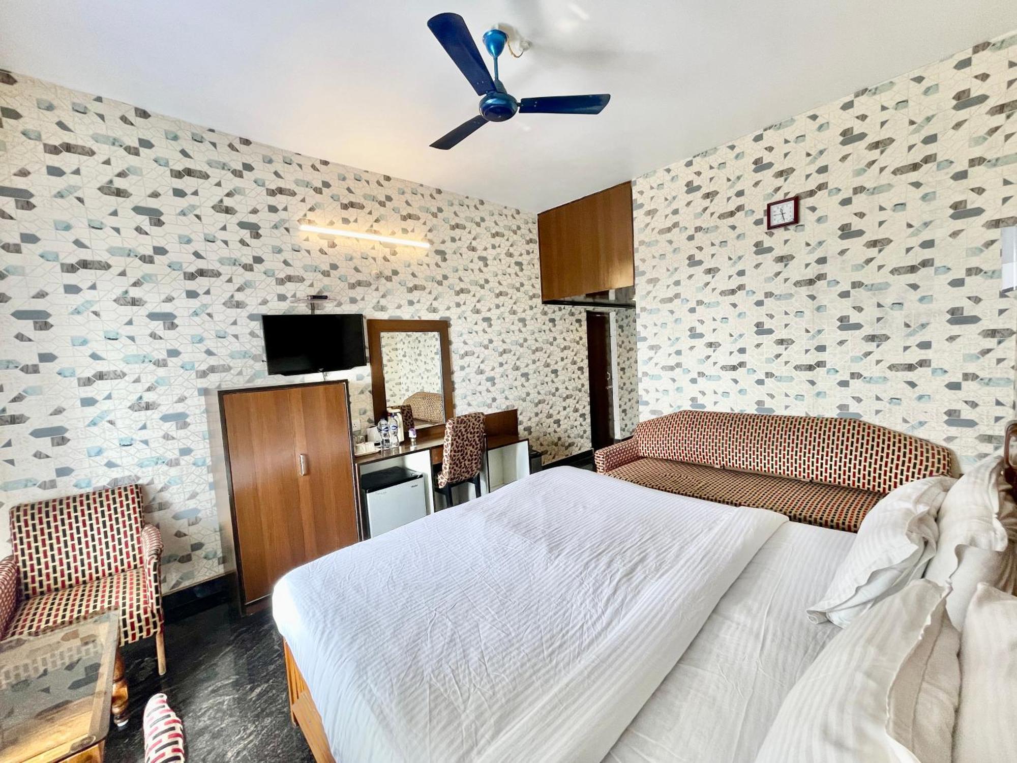 Hotel V-I Near Sea , Puri Private-Park -Gym-Spa Fully-Airconditioned-Hotel Lift-And-Parking-Facilities Breakfast-Included Екстериор снимка
