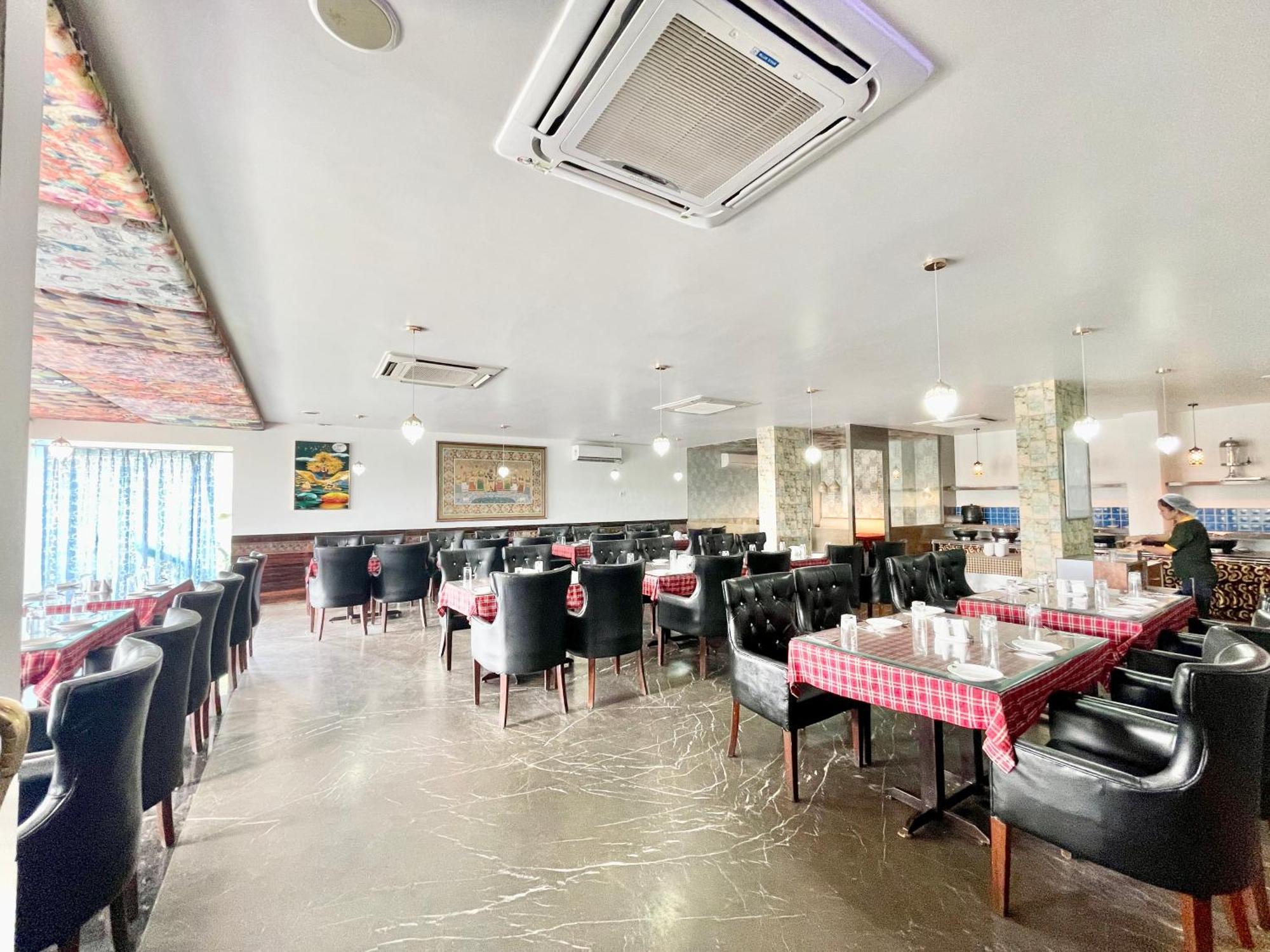 Hotel V-I Near Sea , Puri Private-Park -Gym-Spa Fully-Airconditioned-Hotel Lift-And-Parking-Facilities Breakfast-Included Екстериор снимка