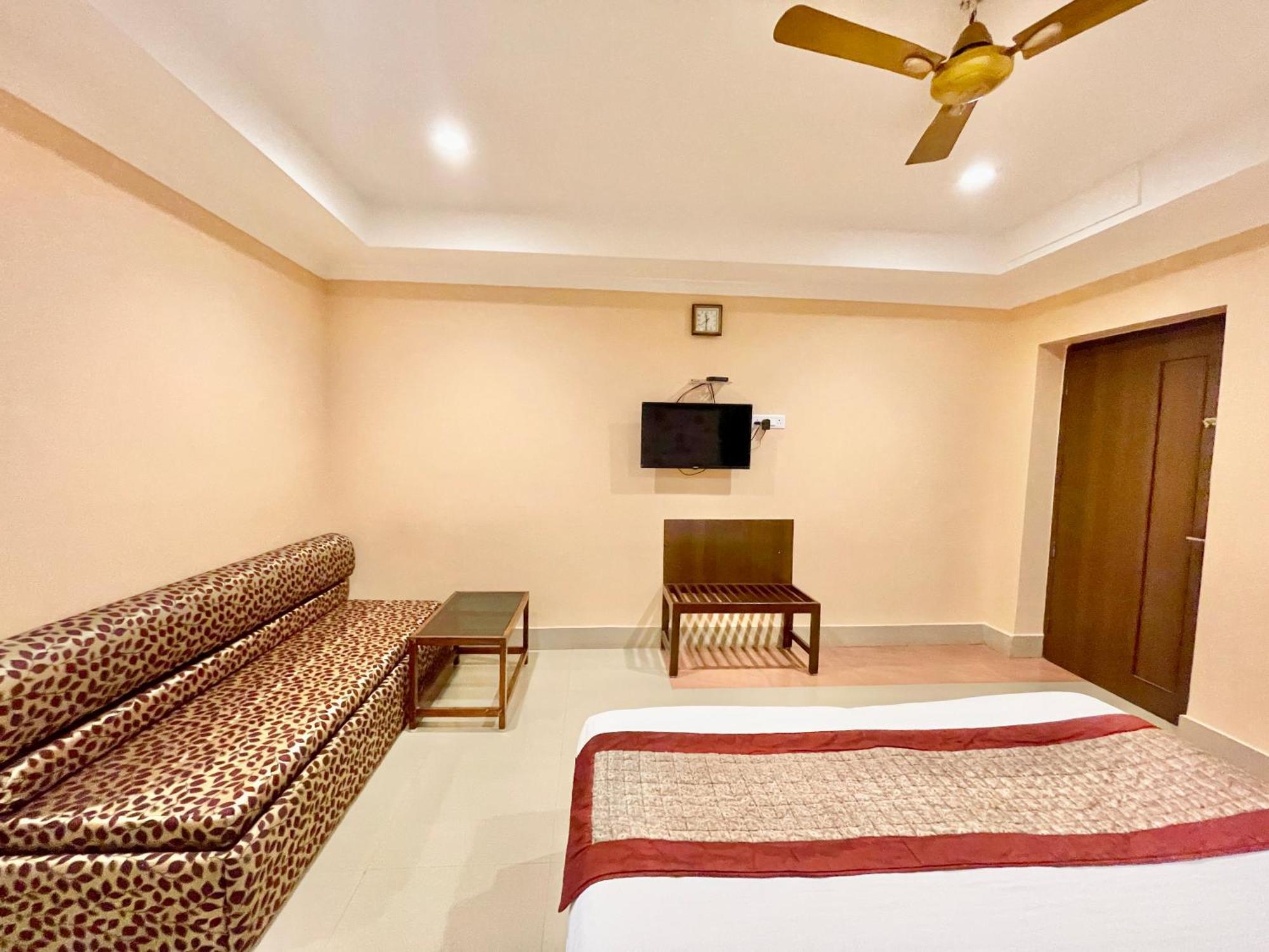 Hotel V-I Near Sea , Puri Private-Park -Gym-Spa Fully-Airconditioned-Hotel Lift-And-Parking-Facilities Breakfast-Included Екстериор снимка
