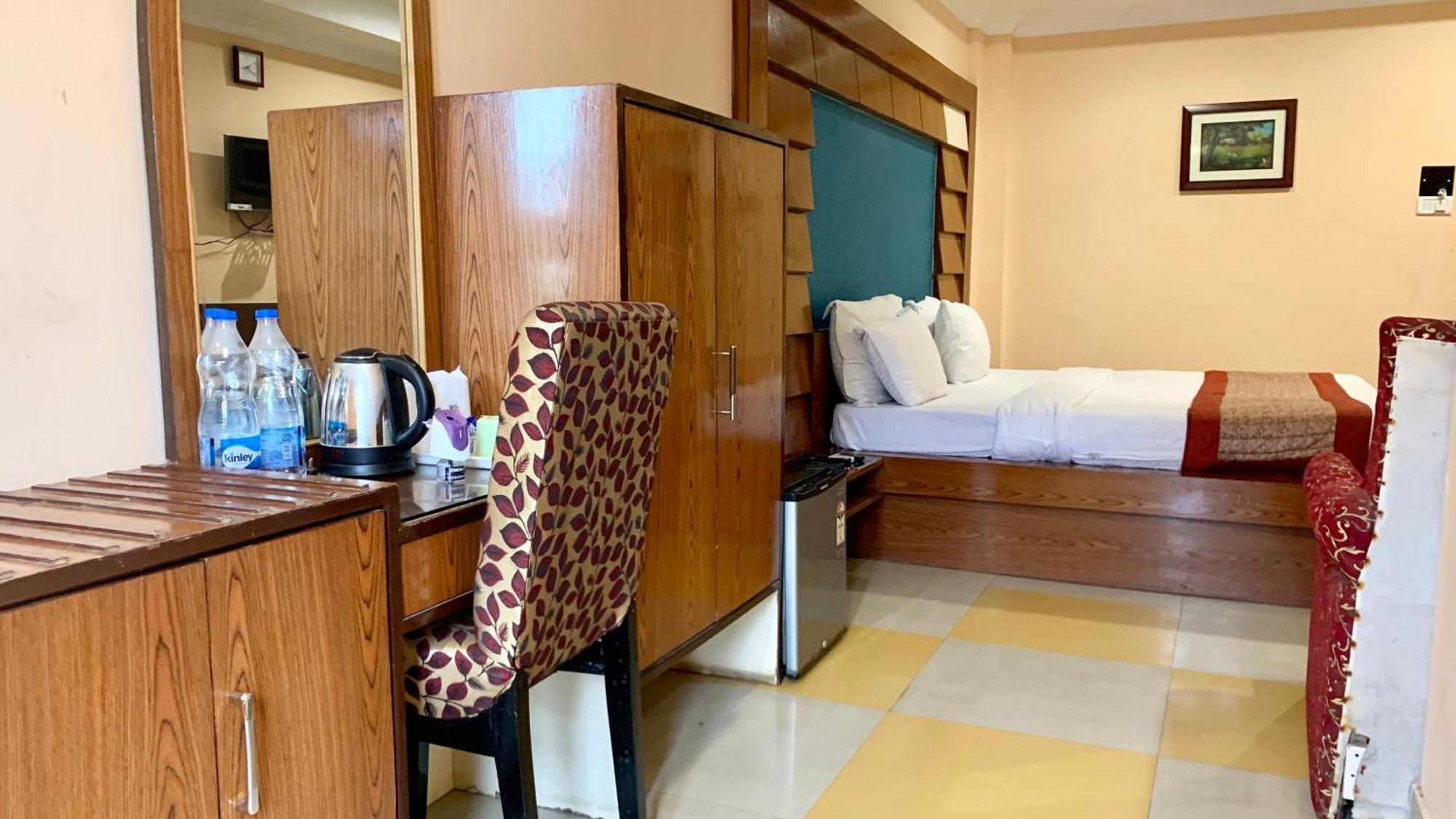 Hotel V-I Near Sea , Puri Private-Park -Gym-Spa Fully-Airconditioned-Hotel Lift-And-Parking-Facilities Breakfast-Included Екстериор снимка