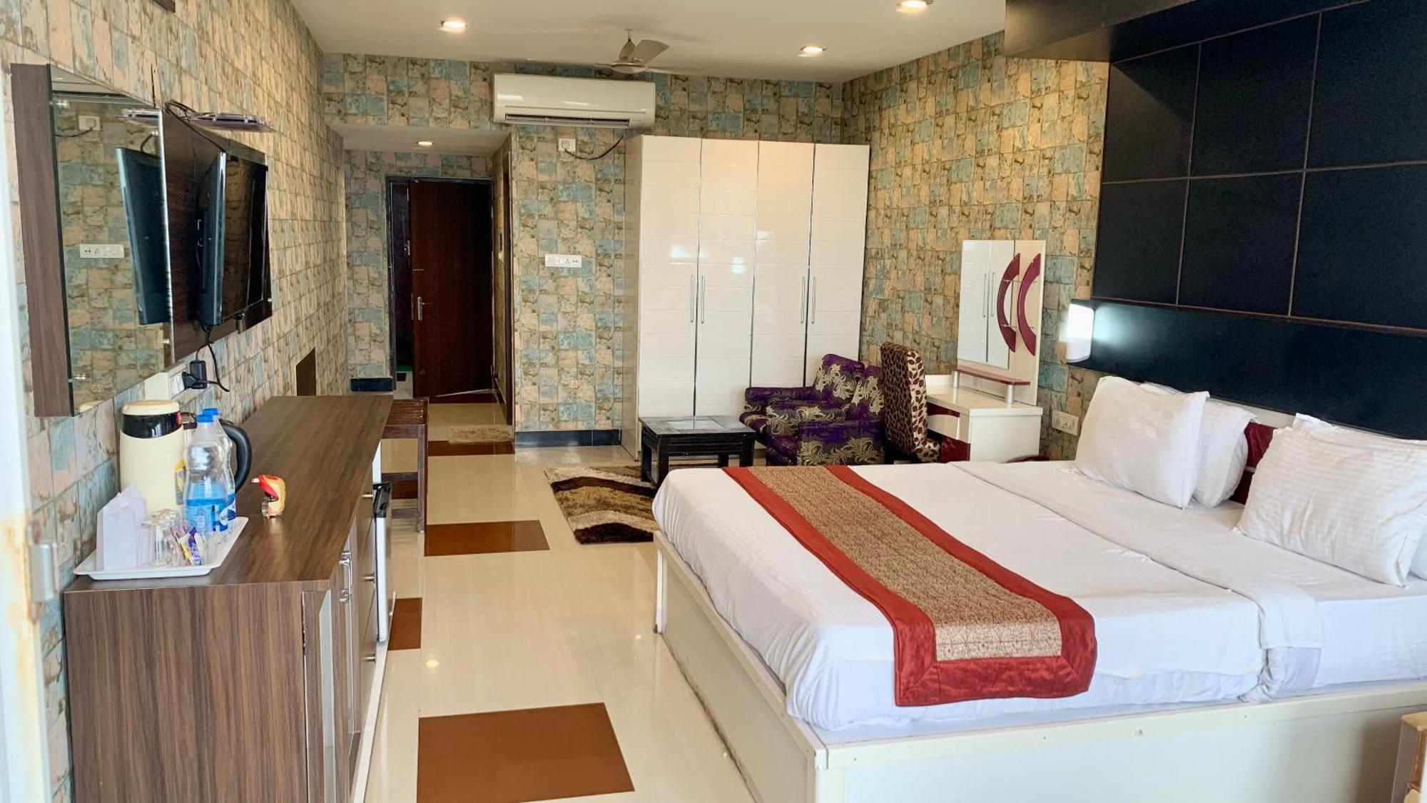 Hotel V-I Near Sea , Puri Private-Park -Gym-Spa Fully-Airconditioned-Hotel Lift-And-Parking-Facilities Breakfast-Included Екстериор снимка