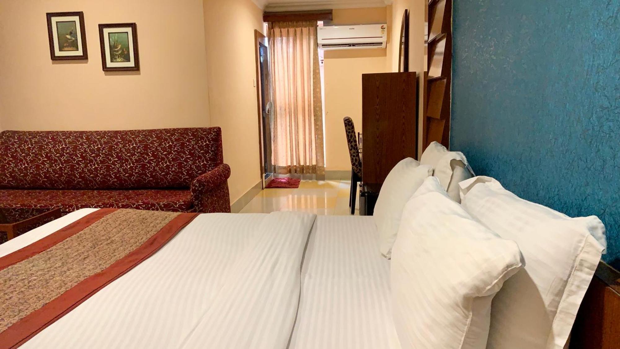 Hotel V-I Near Sea , Puri Private-Park -Gym-Spa Fully-Airconditioned-Hotel Lift-And-Parking-Facilities Breakfast-Included Екстериор снимка